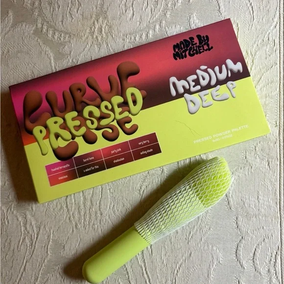 Made by Mitchell Curve Case Pressed Palette & Brush Medium Deep Eyes Blush BNIB